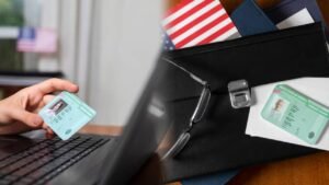 <p>Si alguien te ofreció patrocinarte una Green Card, debes conocer si está habilitado a tramitarlo en base a las reglas de USCIS.</p>
