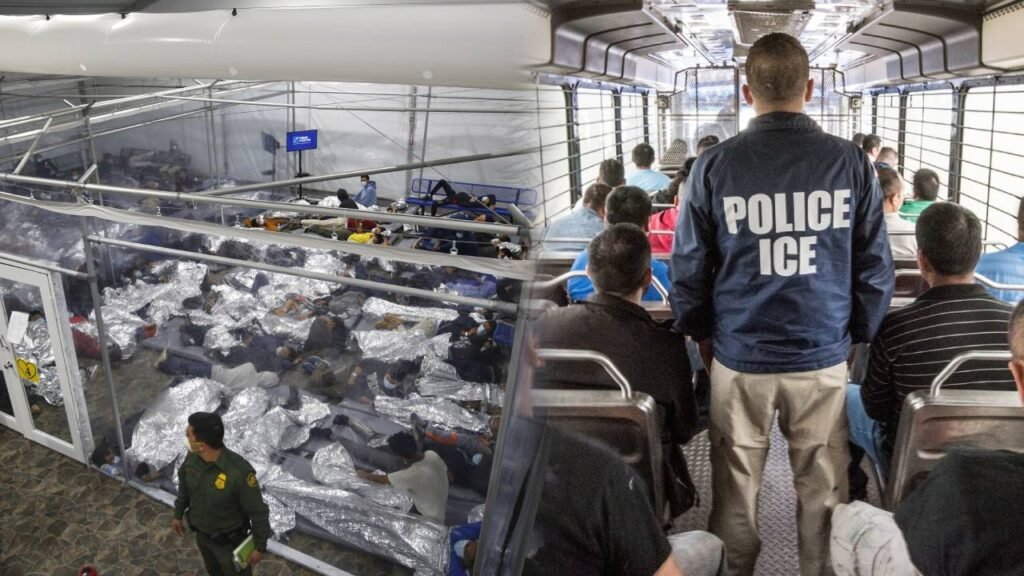 El centro de detención de inmigrantes en Florida denunciado por trato inhumano.