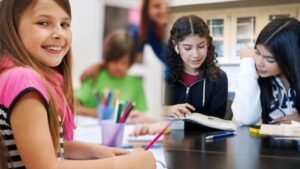 <p>Cada distrito escolar establece su propio calendario, por lo que las fechas pueden variar dependiendo de la necesidad.</p>
