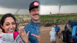Le propuso matrimonio frente a un tornado en Oklahoma y el momento se volvió tendencia