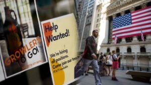 Los sectores en Estados Unidos con mayor caída de empleos en abril de 2025